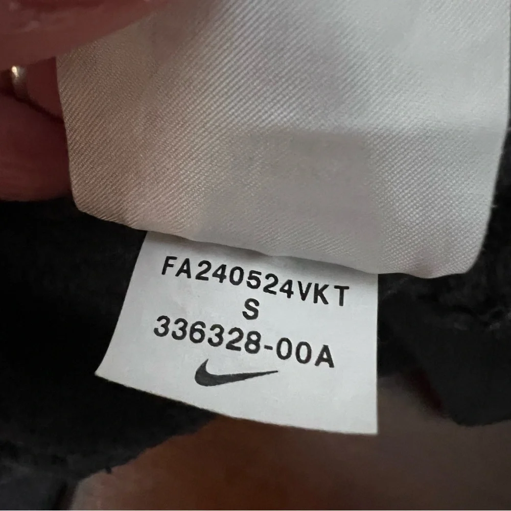 NIKE Fleece Outline Hoodie Men’s S Black Pullover Logo Embroidered Sweatshirt